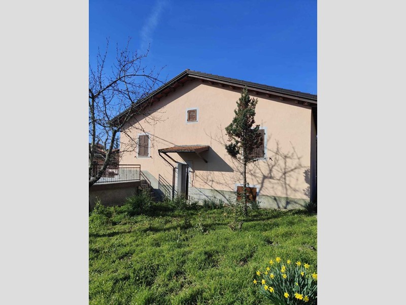 Casa Indipendente in Vendita a Bagnone, 120'000€, 222 m², con Box