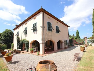 Villa in Vendita a Capannori, 850'000€, 290 m²