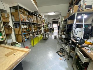Immobile commerciale in Vendita a Pontedera, 90'000€, 130 m²
