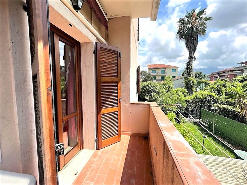 Trilocale in Vendita a Massa, zona Marina di Massa, 270'000€, 80 m², arredato