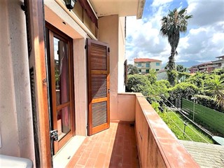 Trilocale in Vendita a Massa, zona Marina di Massa, 270'000€, 80 m², arredato