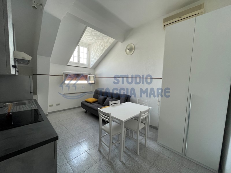 Monolocale in Vendita a Taggia, zona Arma Di Taggia, 75'000€, 17 m², arredato