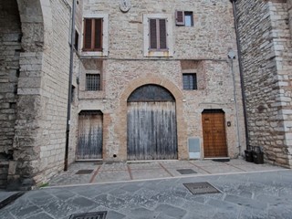Immobile commerciale in Vendita a Todi, 80'000€, 128 m²