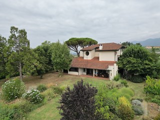 Villa in Vendita a Capannori, zona Est, 650'000€, 480 m²