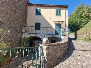 Casa Indipendente in Vendita a Bagni di Lucca, zona San Cassiano di Controne, 95'000€, 140 m², arredato