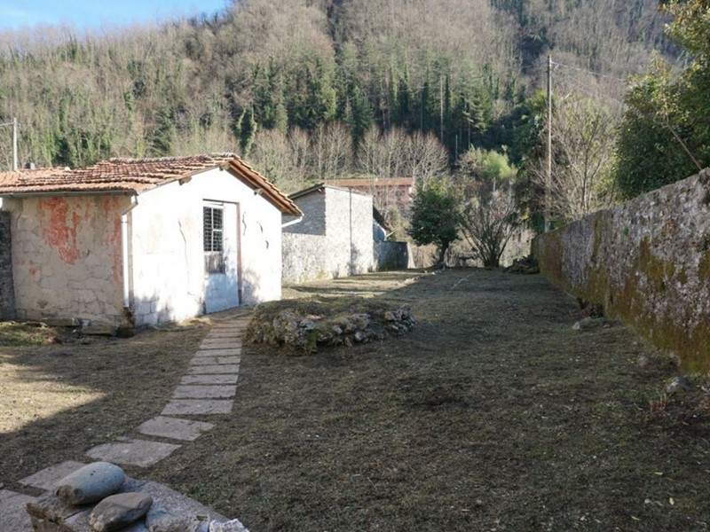 Appartamento in Vendita a Bagni di Lucca, 115'000€, 250 m²