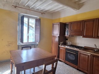 Casa Semi Indipendente in Vendita a Pescaglia, zona Piegaio, 65'000€, 85 m², arredato