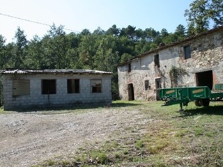 Casale in Vendita a Borgo a Mozzano, zona Domazzano, 250'000&euro;, 300 m²