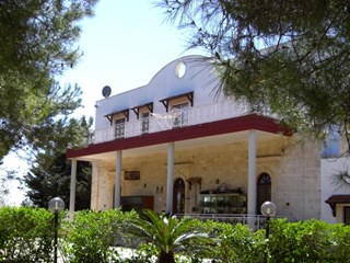 Rustico in Vendita a Turi, 2'000'000€, 17960 m², arredato