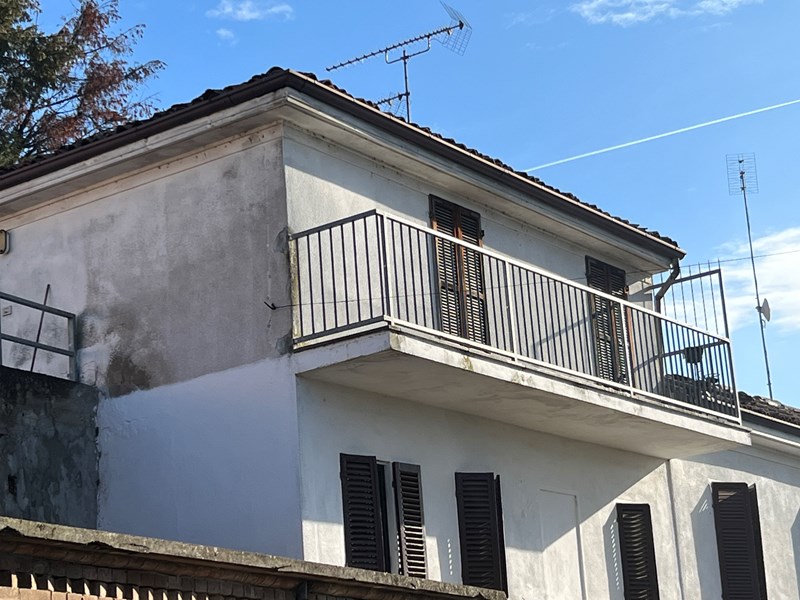 Appartamento in Vendita a Vignale Monferrato, zona Davite 75, 26'500€, 93 m²