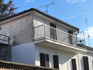 Appartamento in Vendita a Vignale Monferrato, zona Davite 75, 26'500€, 93 m²