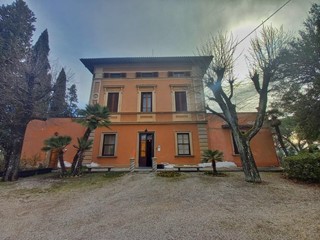 Villa in Vendita a Castelfiorentino, 800'000€, 1797 m², con Box