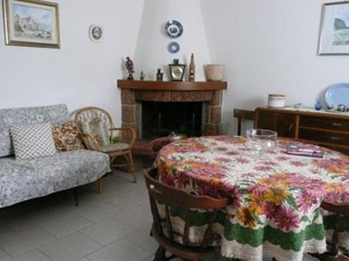 Casa Semi Indipendente in Vendita a Fivizzano, zona Collegnago, 59'000€, 80 m²