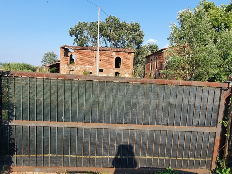 Casale in Vendita a Porcari, zona Padule, 50'000€, 200 m²