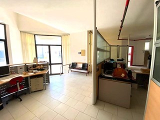 Ufficio in Affitto a San Miniato, 2'000€, 300 m²