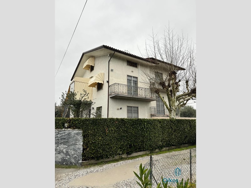 Casa Indipendente in Vendita a Pietrasanta, 900'000€, 220 m², arredato
