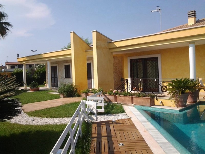 Villa in Vendita a Santa Marinella, 849'000€, 368 m², arredato