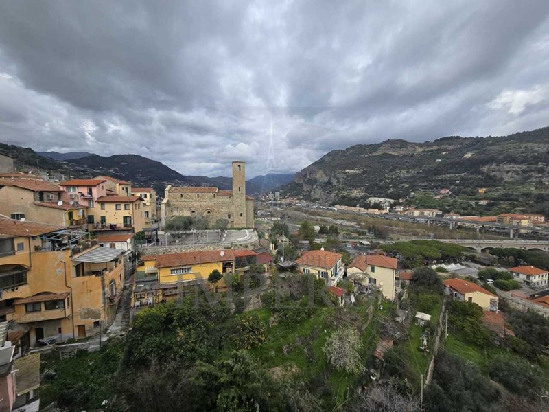 Trilocale in Vendita a Ventimiglia, zona Centro Storico, 80'000€, 41 m²