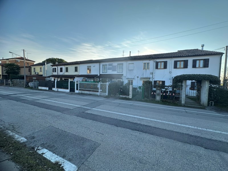Casa Indipendente in Vendita a Padova, zona PONTE DI BRENTA, 150'000€, 77 m²