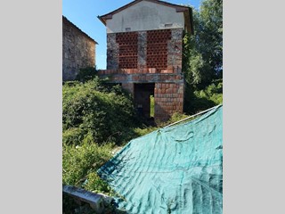 Casale in Vendita a Capannori, zona San Leonardo In Treponzio, 55'000€, 100 m²