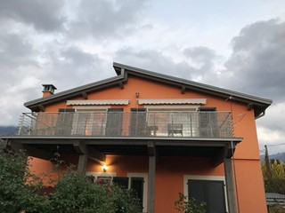 Villa in Vendita a Massa, 550'000€, 170 m², arredato, con Box