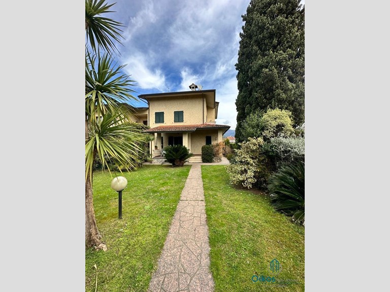 Villa in Affitto a Montignoso, zona Cinquale, 5'000€, 150 m², arredato