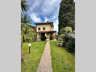 Villa in Affitto a Montignoso, zona Cinquale, 5'000€, 150 m², arredato