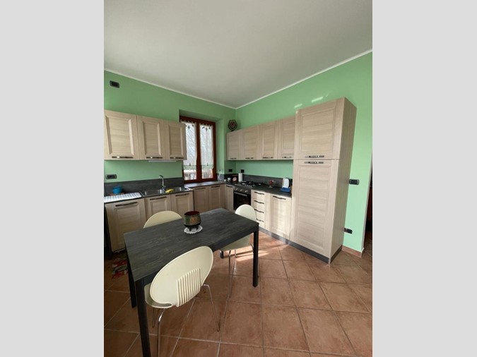 Casa Indipendente in Vendita a Ciriè, 240'000€, 174 m²