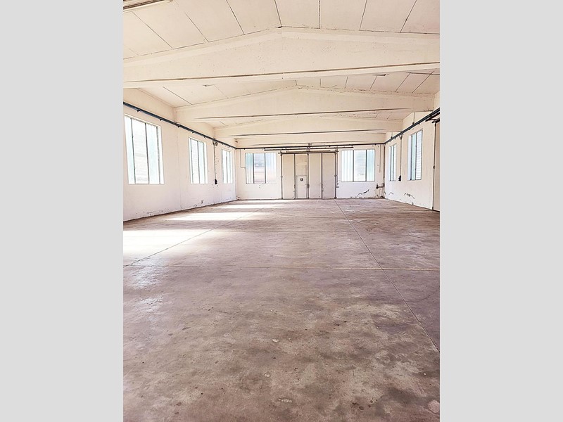 Capannone in Vendita a Sissa Trecasali, zona Ronco Campo Canneto, 280'000&euro;, 420 m², con Box