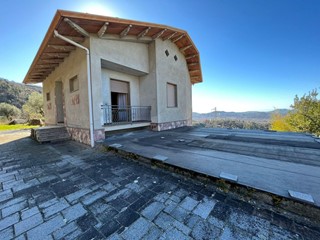 Casa Indipendente in Vendita a Santo Stefano di Magra, zona Ponzano Superiore, 245'000€, 260 m², con Box
