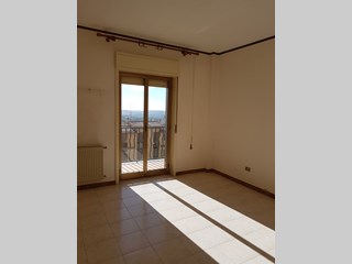 Quadrilocale in Vendita a Caltanissetta, zona centro città, 80'000€, 110 m²
