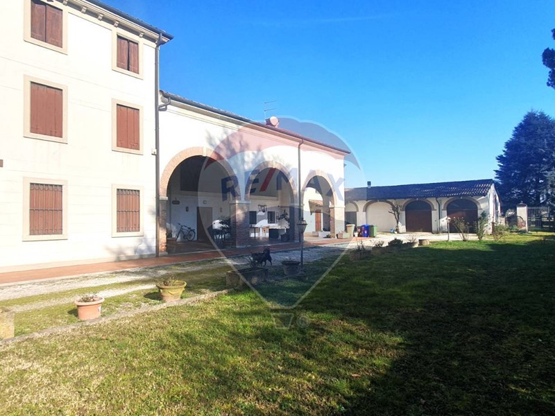Villa bifamiliare in Vendita a Vicenza, zona Borgo Casale-V.le Trieste, 690'000€, 622 m²
