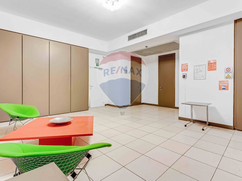 Ufficio in Affitto a Milano, zona P.ta Venezia, 7'500€, 372 m²