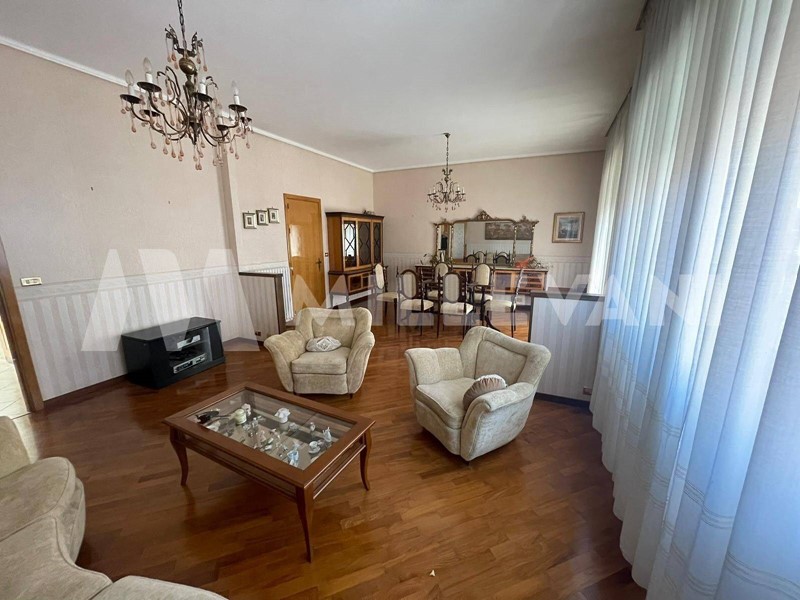 Appartamento in Vendita a Ragusa, 195'000€, 250 m²