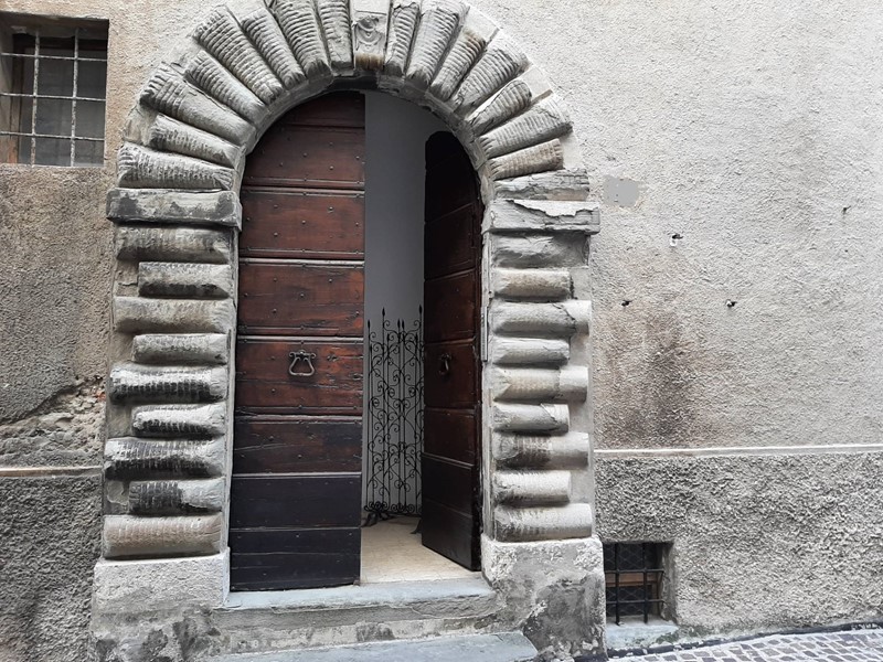 Trilocale in Vendita a Cagli, zona Centro Storico, 65'000€, 115 m²