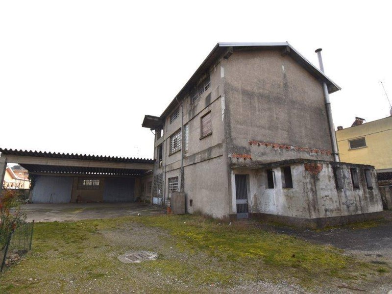 Capannone in Vendita a Turbigo, 65'000€, 800 m²