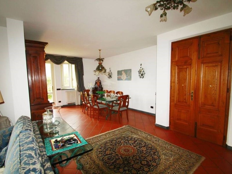Villa in Vendita a Lucca, zona Monte San Quirico, 740'000€, 300 m²