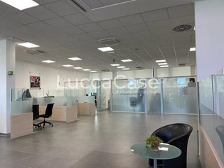 Immobile commerciale in Vendita a Capannori, 484'000€, 650 m²