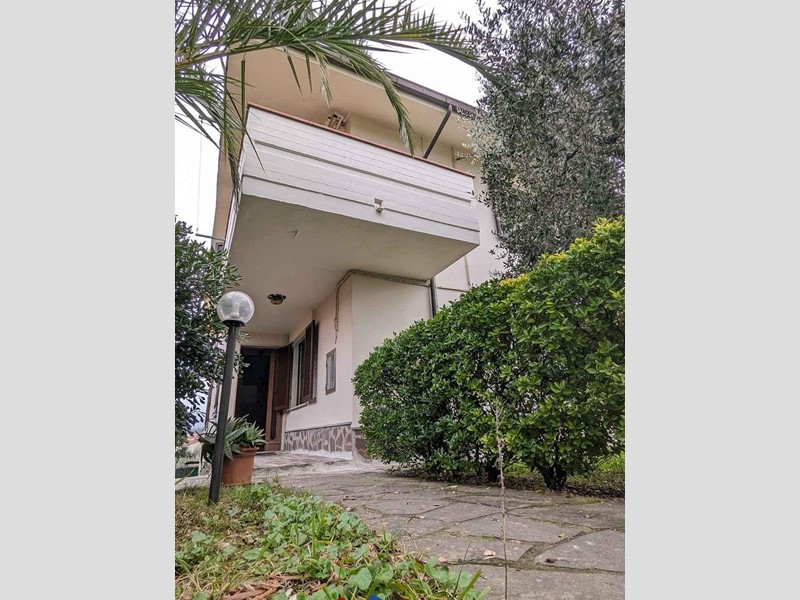 Appartamento in Vendita a Cerreto Guidi, 220'000€, 140 m², con Box