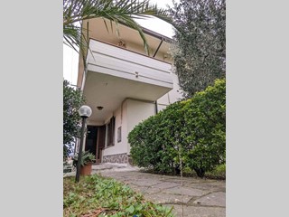 Appartamento in Vendita a Cerreto Guidi, 220'000€, 140 m², con Box