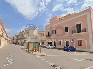 Immobile commerciale in Affitto a Galatone, 750€, 75 m²