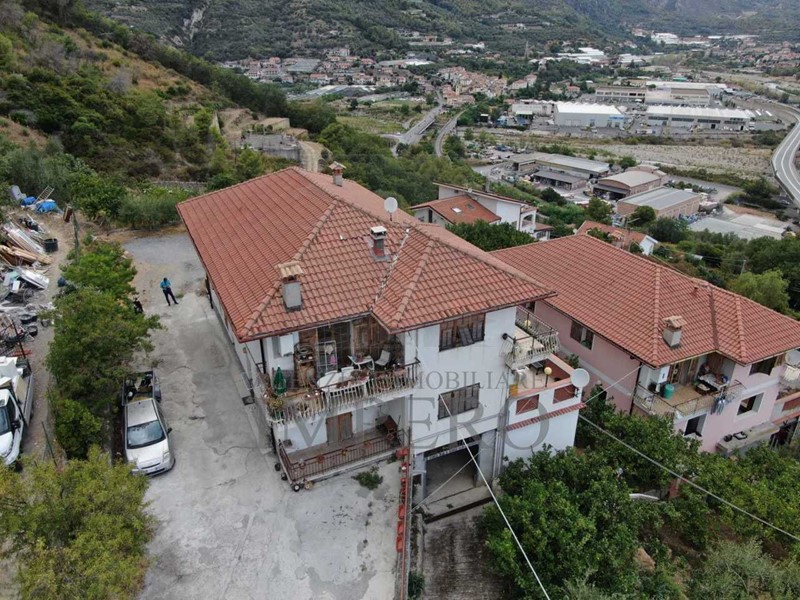 Casa Indipendente in Vendita a Ventimiglia, zona Bevera, 400'000€, 250 m²