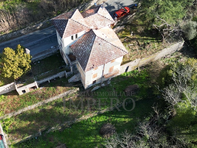 Casa Indipendente in Vendita a Pigna, 320'000€, 300 m²