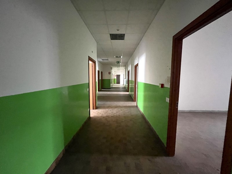 Ufficio in Affitto a Catanzaro, zona S. Antonio, 4'500&euro;, 500 m²