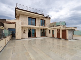 Appartamento in Vendita a Acireale, 398'000€, 230 m²