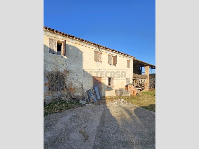 Rustico in Vendita a Nanto, 95'000€, 347 m²