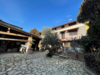 Casa Semi Indipendente in Vendita a Recetto, 249'000€, 292 m²