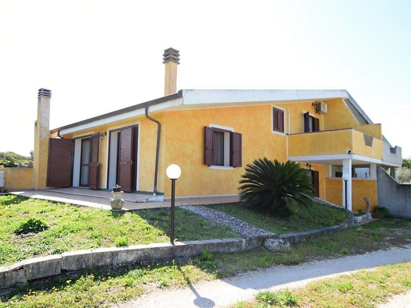 Villa bifamiliare in Vendita a Sassari, 290'000€, 1400 m²