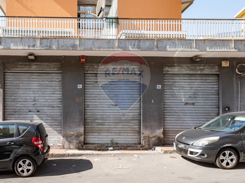 Immobile commerciale in Vendita a Catania, zona Viale Rapisardi, 137'000€, 247 m²