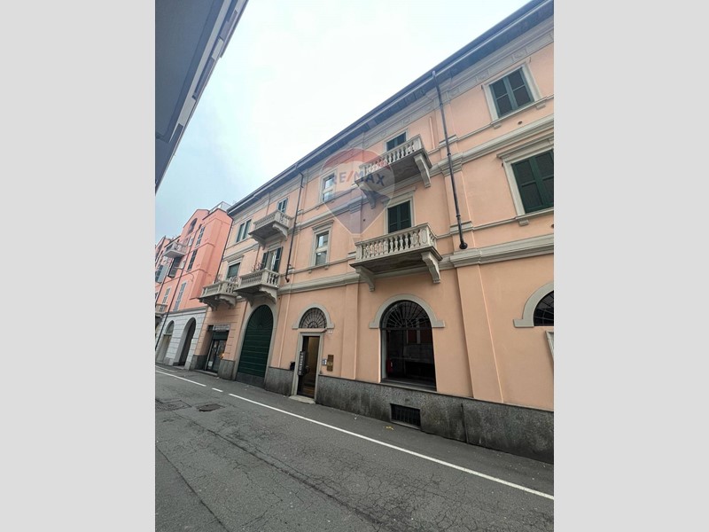 Ufficio in Affitto a Varese, zona Centro, 390€, 40 m², arredato